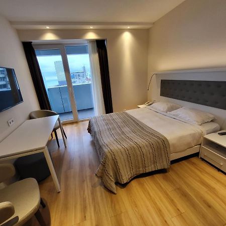 Black Sea Apartments Alliance Palace Batumi Bagian luar foto