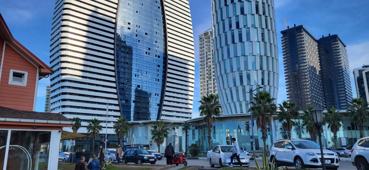 Black Sea Apartments Alliance Palace Batumi Bagian luar foto