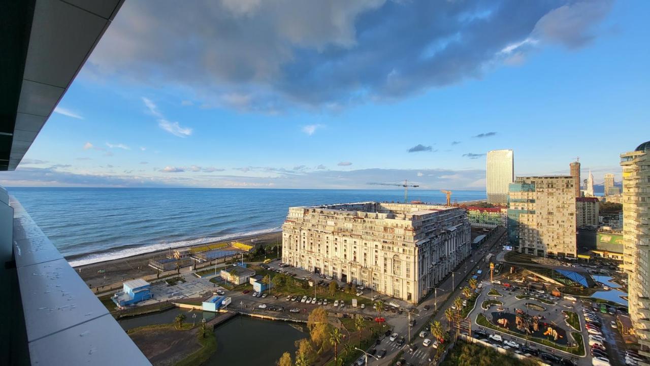 Black Sea Apartments Alliance Palace Batumi Bagian luar foto