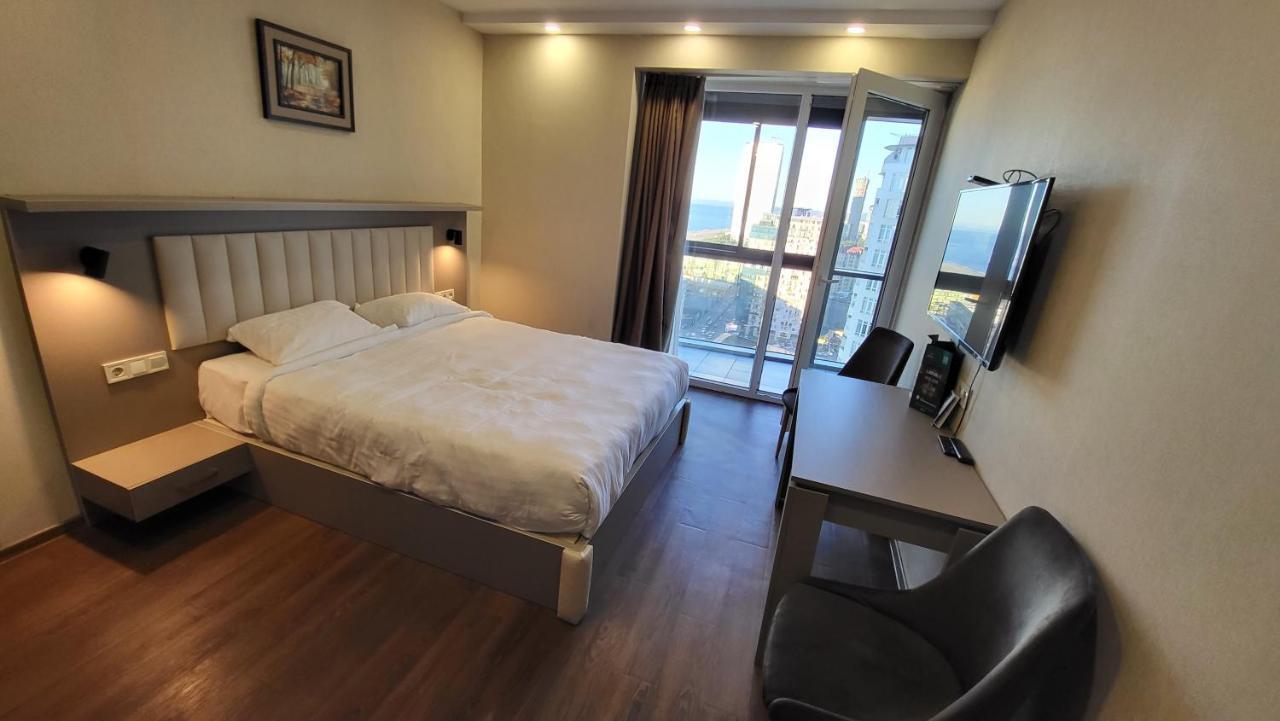 Black Sea Apartments Alliance Palace Batumi Bagian luar foto