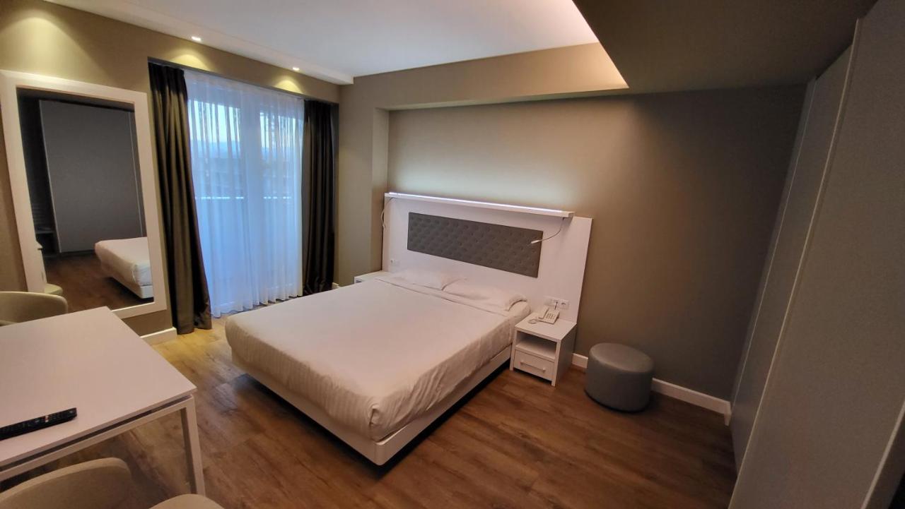 Black Sea Apartments Alliance Palace Batumi Bagian luar foto