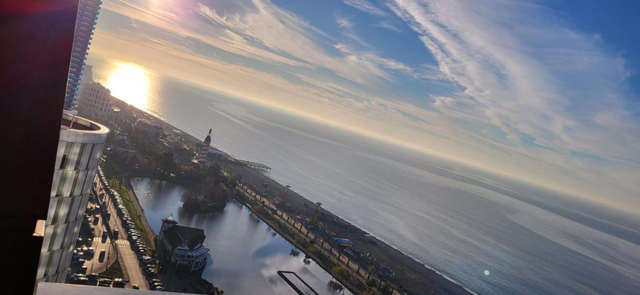 Black Sea Apartments Alliance Palace Batumi Bagian luar foto