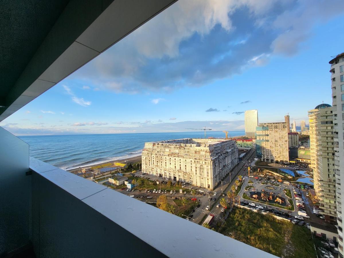 Black Sea Apartments Alliance Palace Batumi Bagian luar foto