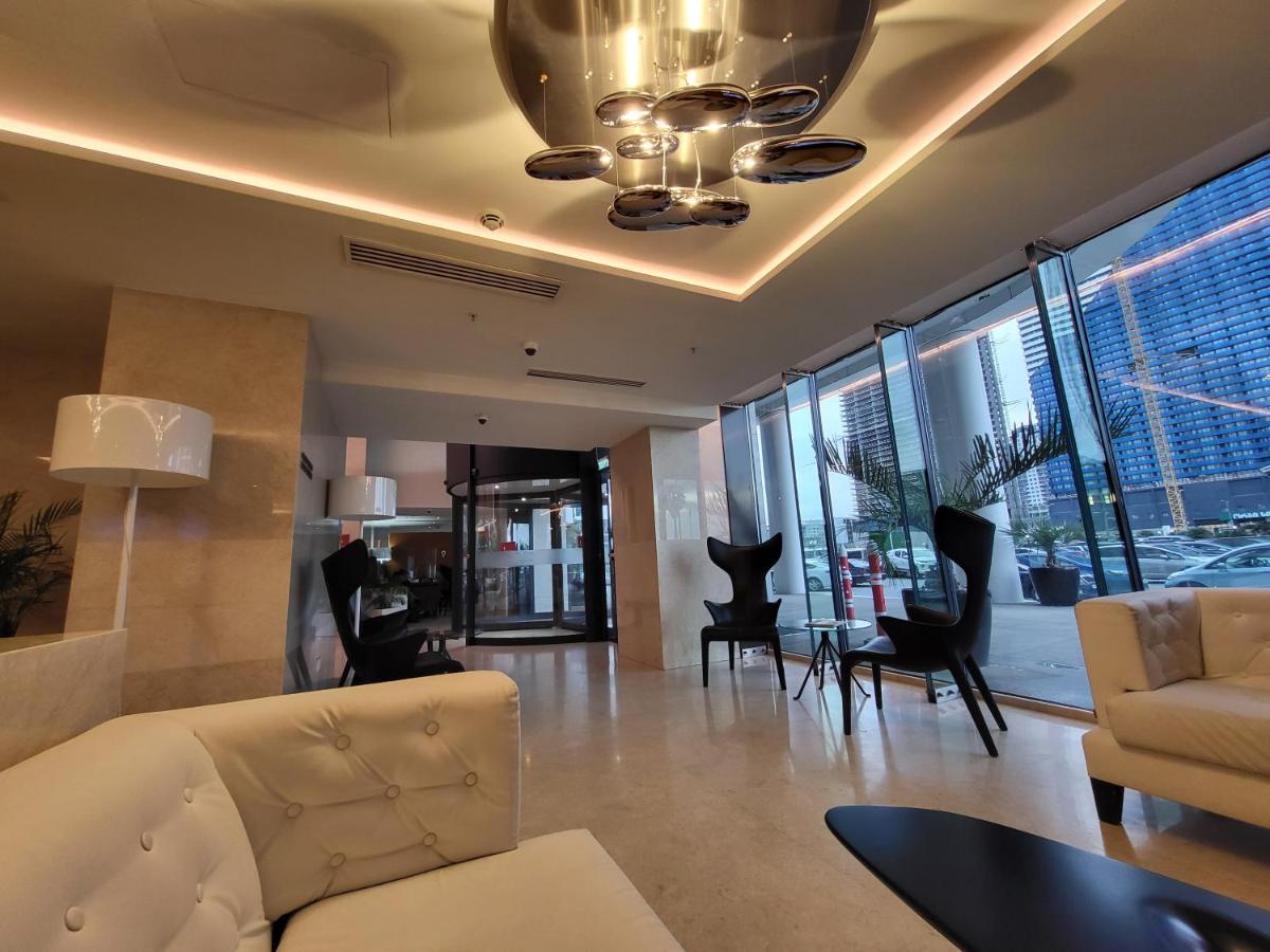 Black Sea Apartments Alliance Palace Batumi Bagian luar foto