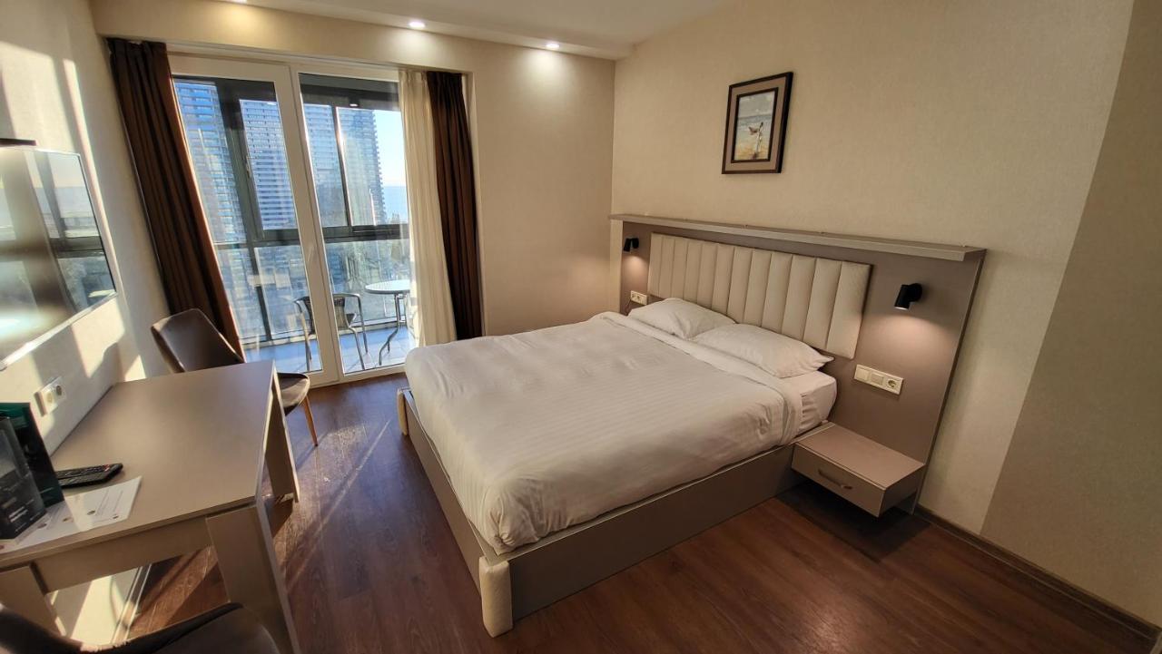 Black Sea Apartments Alliance Palace Batumi Bagian luar foto