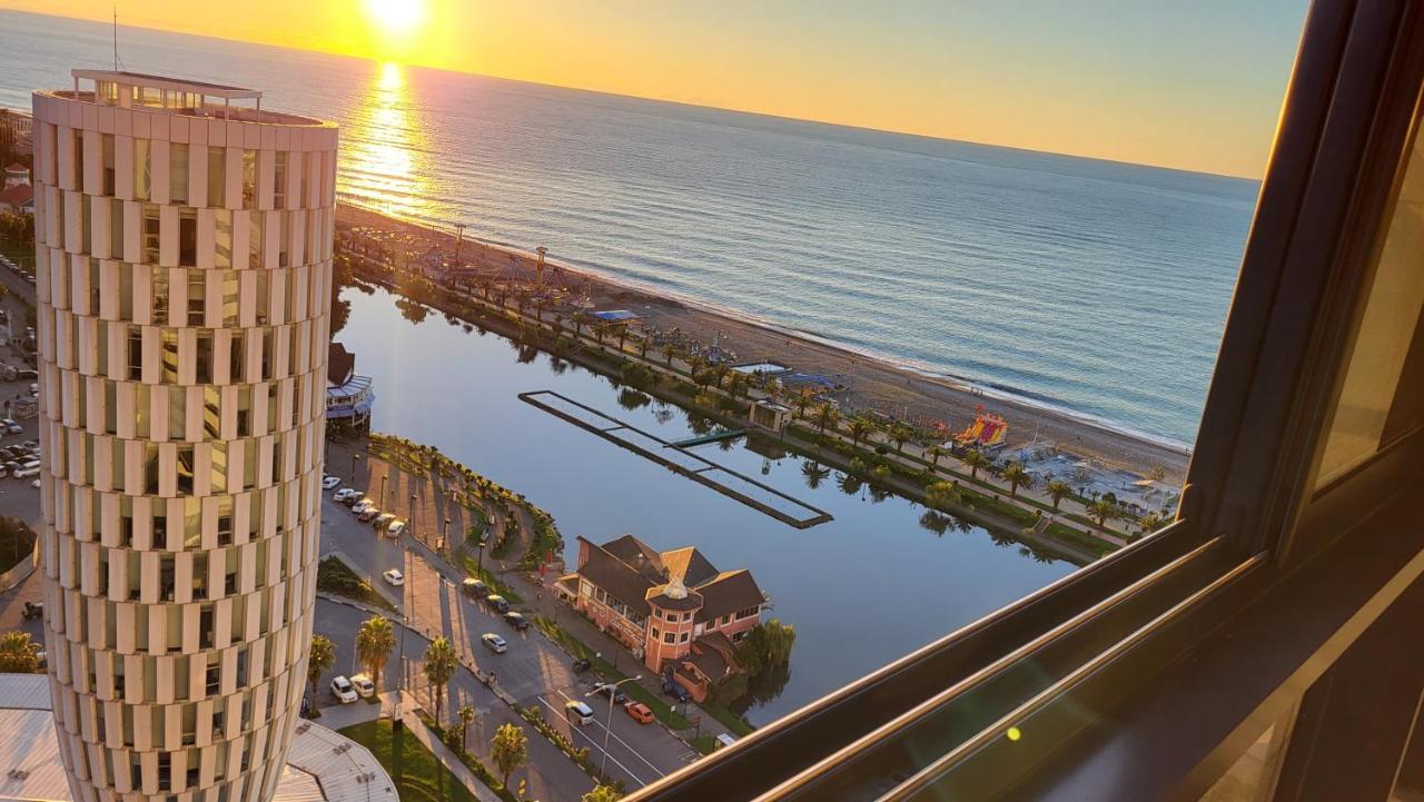 Black Sea Apartments Alliance Palace Batumi Bagian luar foto