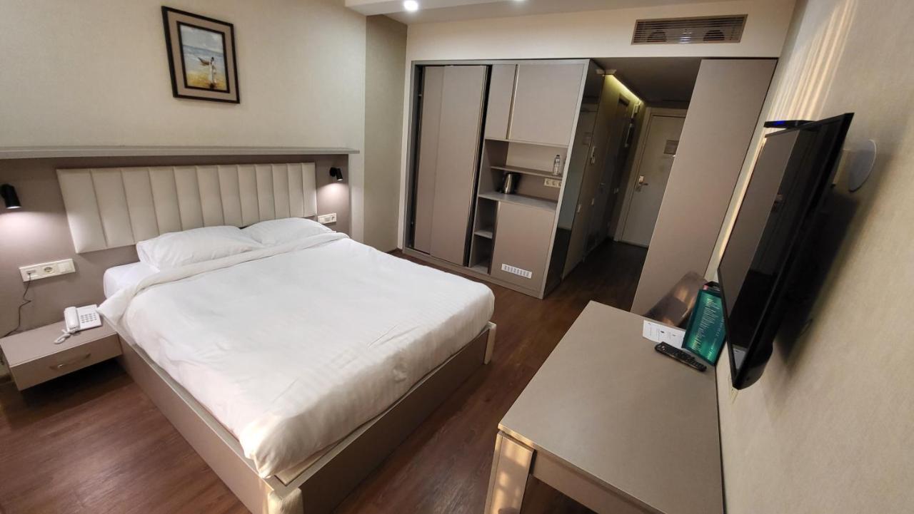 Black Sea Apartments Alliance Palace Batumi Bagian luar foto