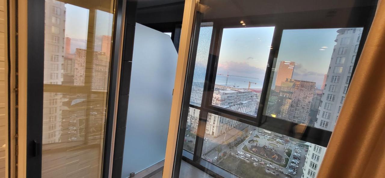 Black Sea Apartments Alliance Palace Batumi Bagian luar foto